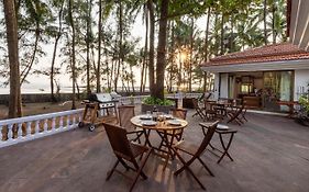 Casa Del Mer By Stayvista - Nearby Beach With, Sea-View Rooms & Coconut Farm